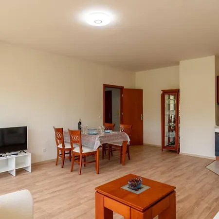 Spacious In Golden Sands *