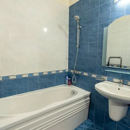 Spacious In Golden Sands Apartment
