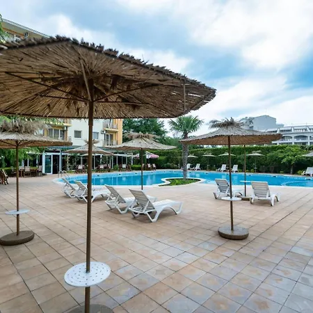 Spacious In Golden Sands Apartament